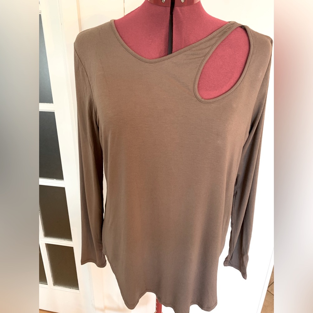 Ivy Rose Brown Top with Shoulder Cutout